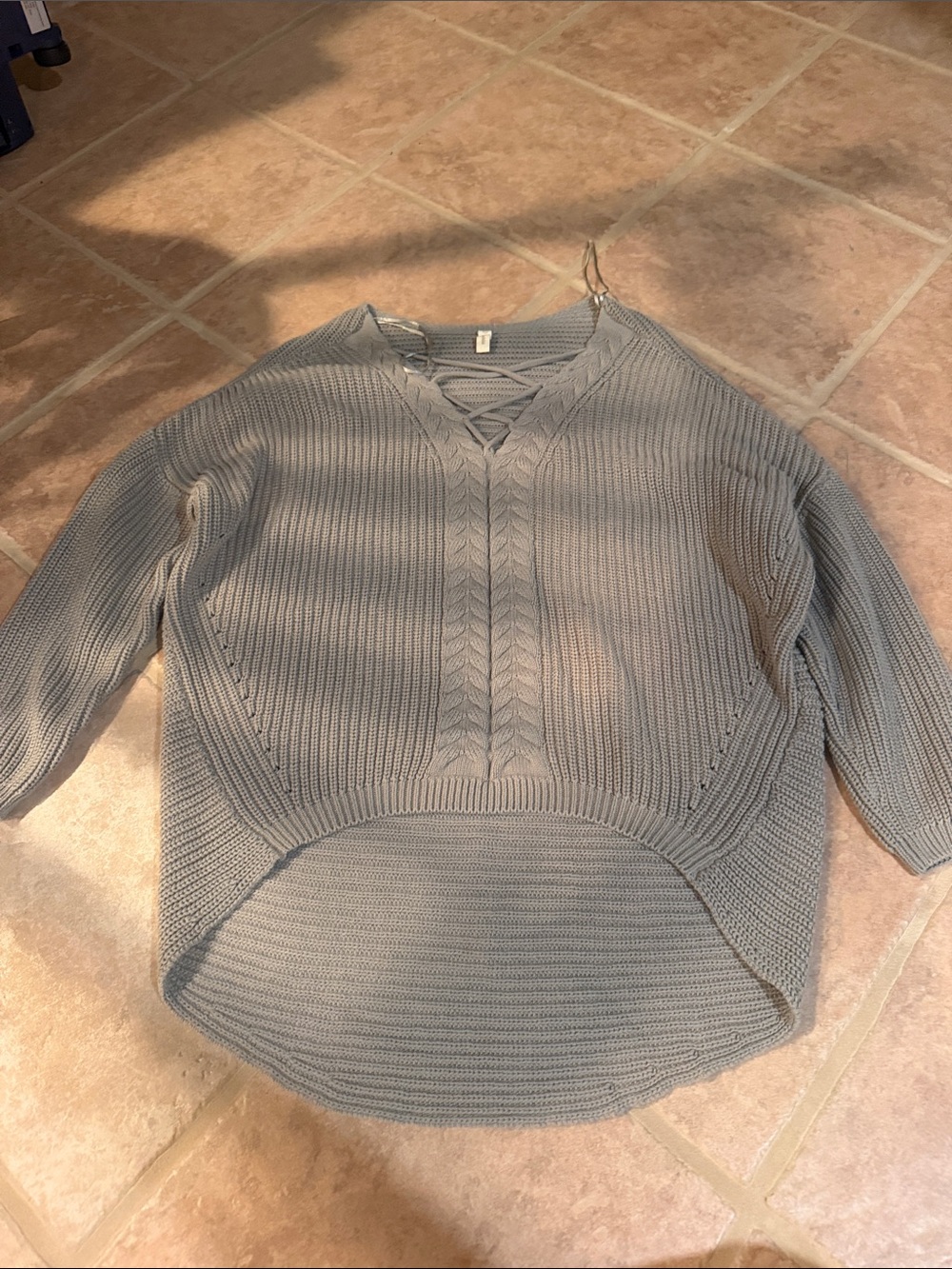 Wishlist Women's Gray V-Neck Lace-Up Cable Knit Sweater